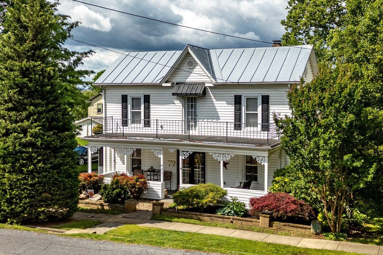 411 FOURTH ST, SHENANDOAH, Virginia 22849, 4 Bedrooms Bedrooms, ,2 BathroomsBathrooms,Residential,411 FOURTH ST,665547 MLS # 665547