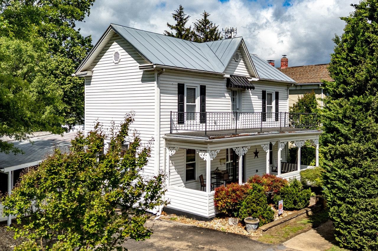 411 FOURTH ST, SHENANDOAH, Virginia 22849, 4 Bedrooms Bedrooms, ,2 BathroomsBathrooms,Residential,411 FOURTH ST,665547 MLS # 665547