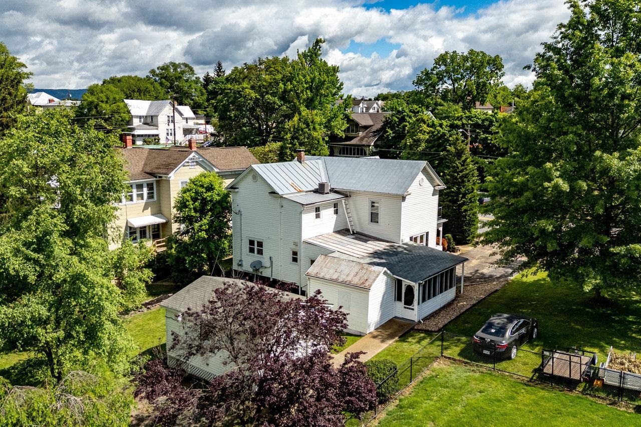 411 FOURTH ST, SHENANDOAH, Virginia 22849, 4 Bedrooms Bedrooms, ,2 BathroomsBathrooms,Residential,411 FOURTH ST,665547 MLS # 665547