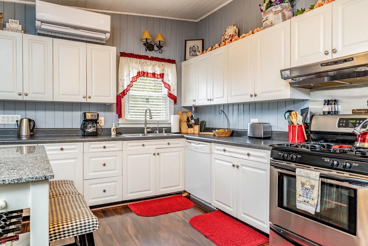 411 FOURTH ST, SHENANDOAH, Virginia 22849, 4 Bedrooms Bedrooms, ,2 BathroomsBathrooms,Residential,411 FOURTH ST,665547 MLS # 665547