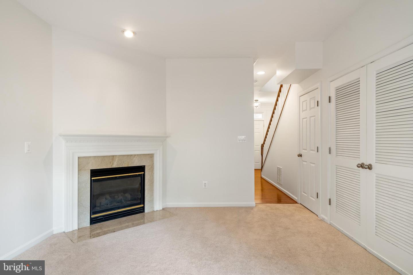 4176 TIMBER LOG WAY, FAIRFAX, Virginia 22030, 2 Bedrooms Bedrooms, ,2 BathroomsBathrooms,Residential,For sale,4176 TIMBER LOG WAY,VAFX2239140 MLS # VAFX2239140