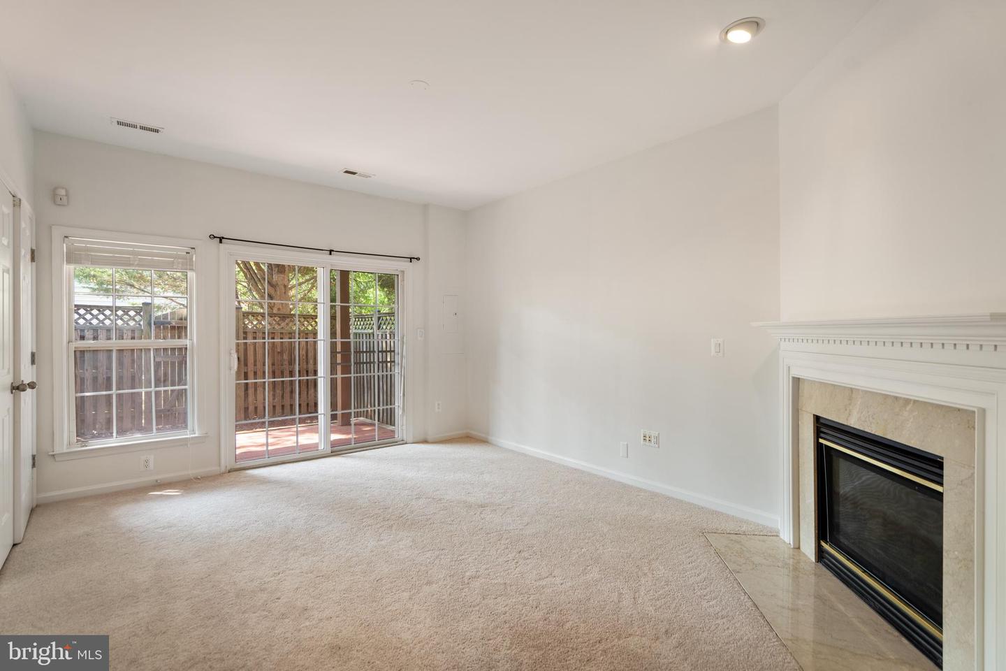 4176 TIMBER LOG WAY, FAIRFAX, Virginia 22030, 2 Bedrooms Bedrooms, ,2 BathroomsBathrooms,Residential,For sale,4176 TIMBER LOG WAY,VAFX2239140 MLS # VAFX2239140