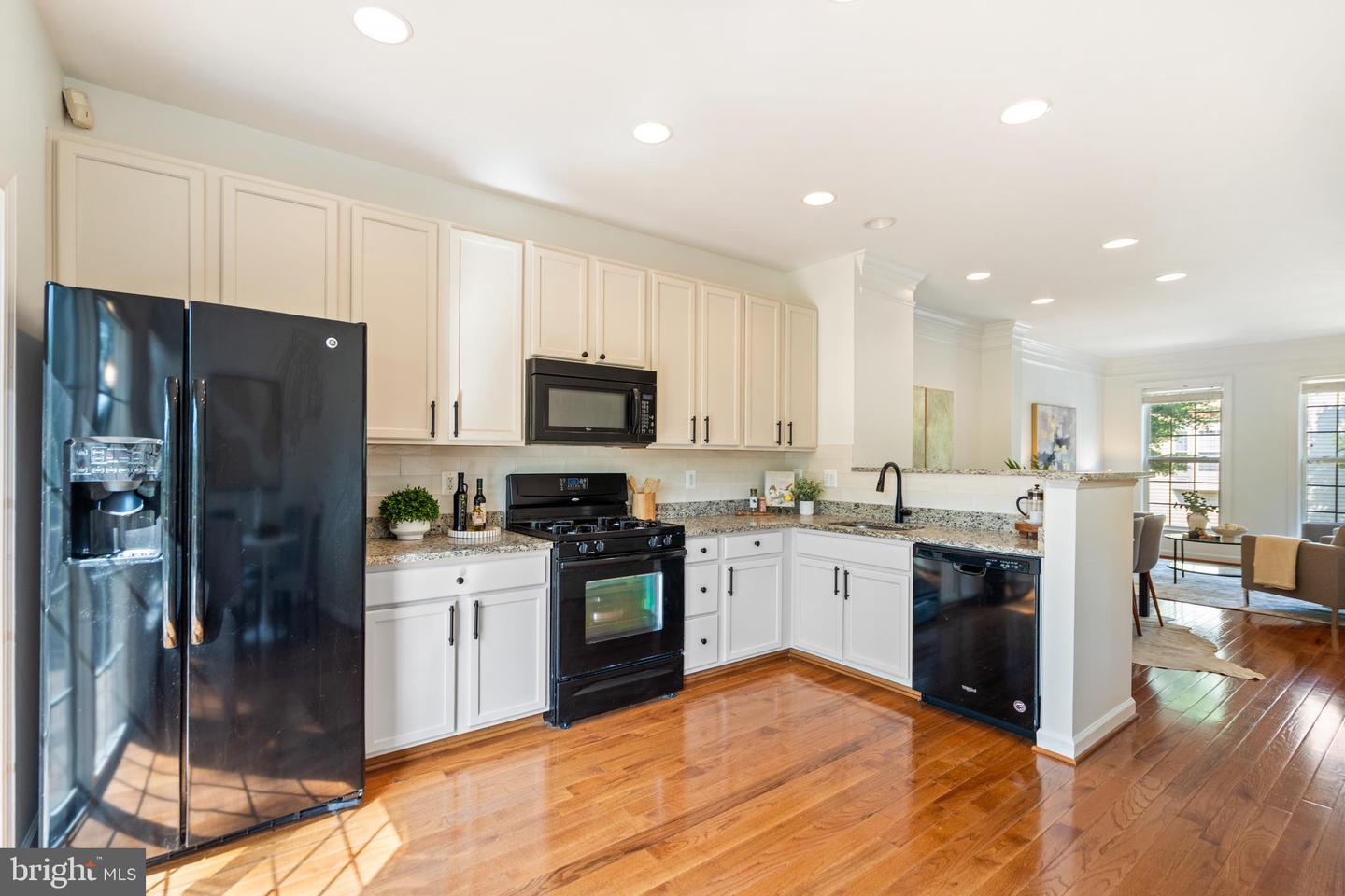 4176 TIMBER LOG WAY, FAIRFAX, Virginia 22030, 2 Bedrooms Bedrooms, ,2 BathroomsBathrooms,Residential,For sale,4176 TIMBER LOG WAY,VAFX2239140 MLS # VAFX2239140