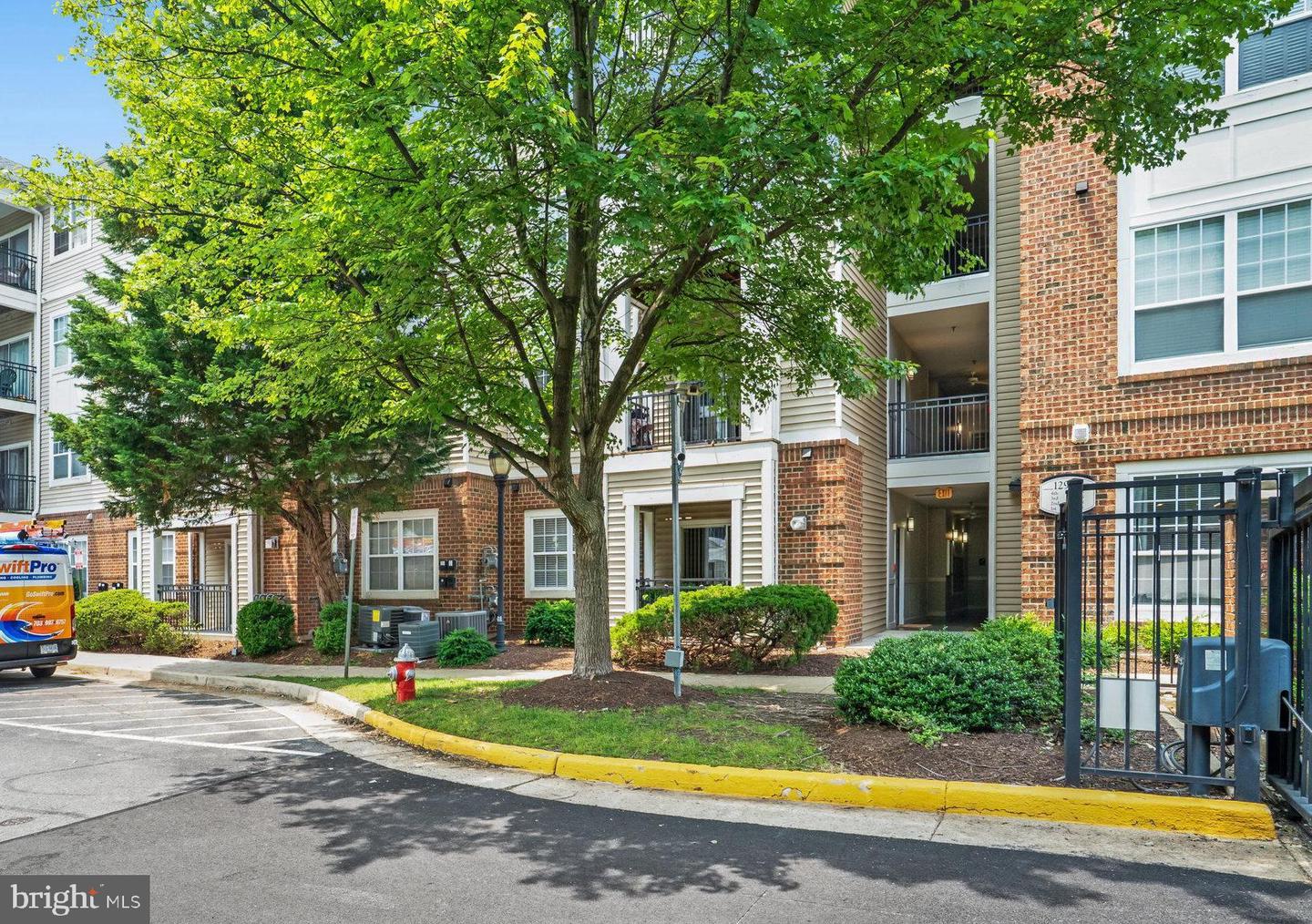 12949 CENTRE PARK CIR #302, HERNDON, Virginia 20171, 1 Bedroom Bedrooms, ,1 BathroomBathrooms,Residential,For sale,12949 CENTRE PARK CIR #302,VAFX2240396 MLS # VAFX2240396
