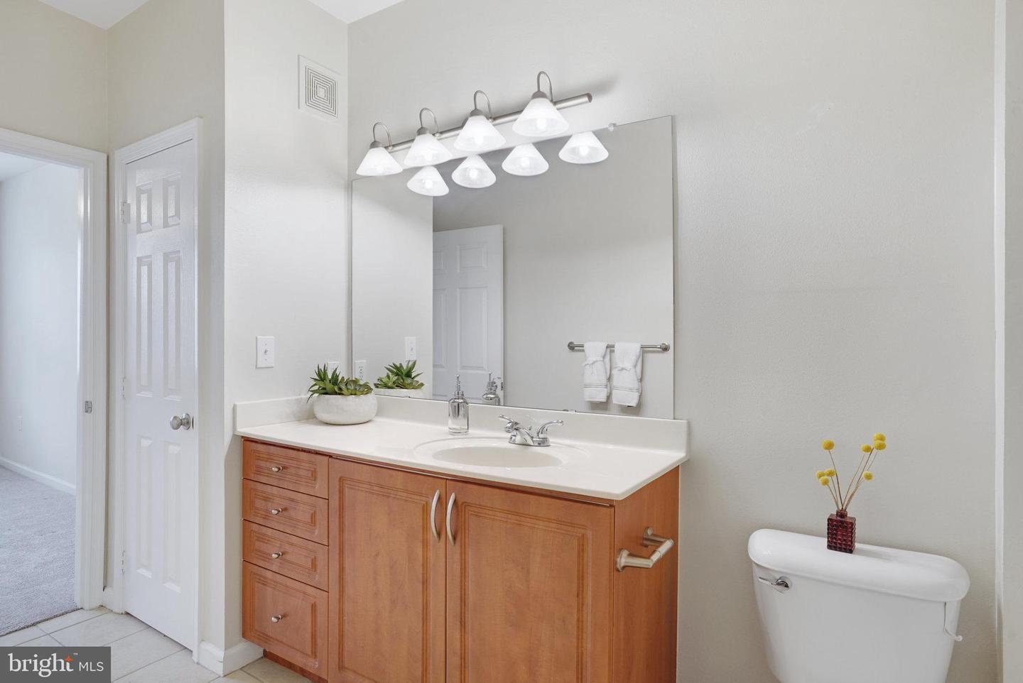 12949 CENTRE PARK CIR #302, HERNDON, Virginia 20171, 1 Bedroom Bedrooms, ,1 BathroomBathrooms,Residential,For sale,12949 CENTRE PARK CIR #302,VAFX2240396 MLS # VAFX2240396