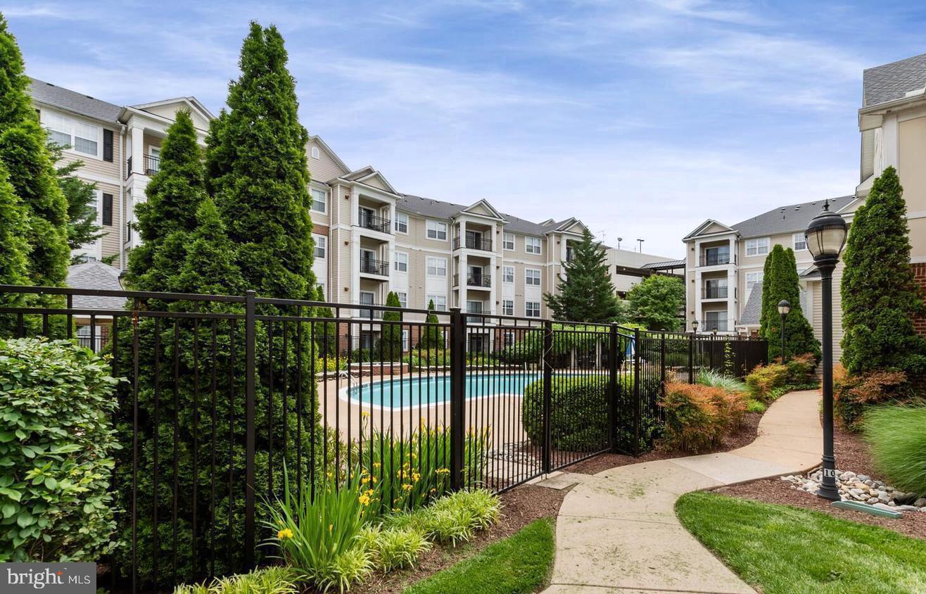 12949 CENTRE PARK CIR #302, HERNDON, Virginia 20171, 1 Bedroom Bedrooms, ,1 BathroomBathrooms,Residential,For sale,12949 CENTRE PARK CIR #302,VAFX2240396 MLS # VAFX2240396