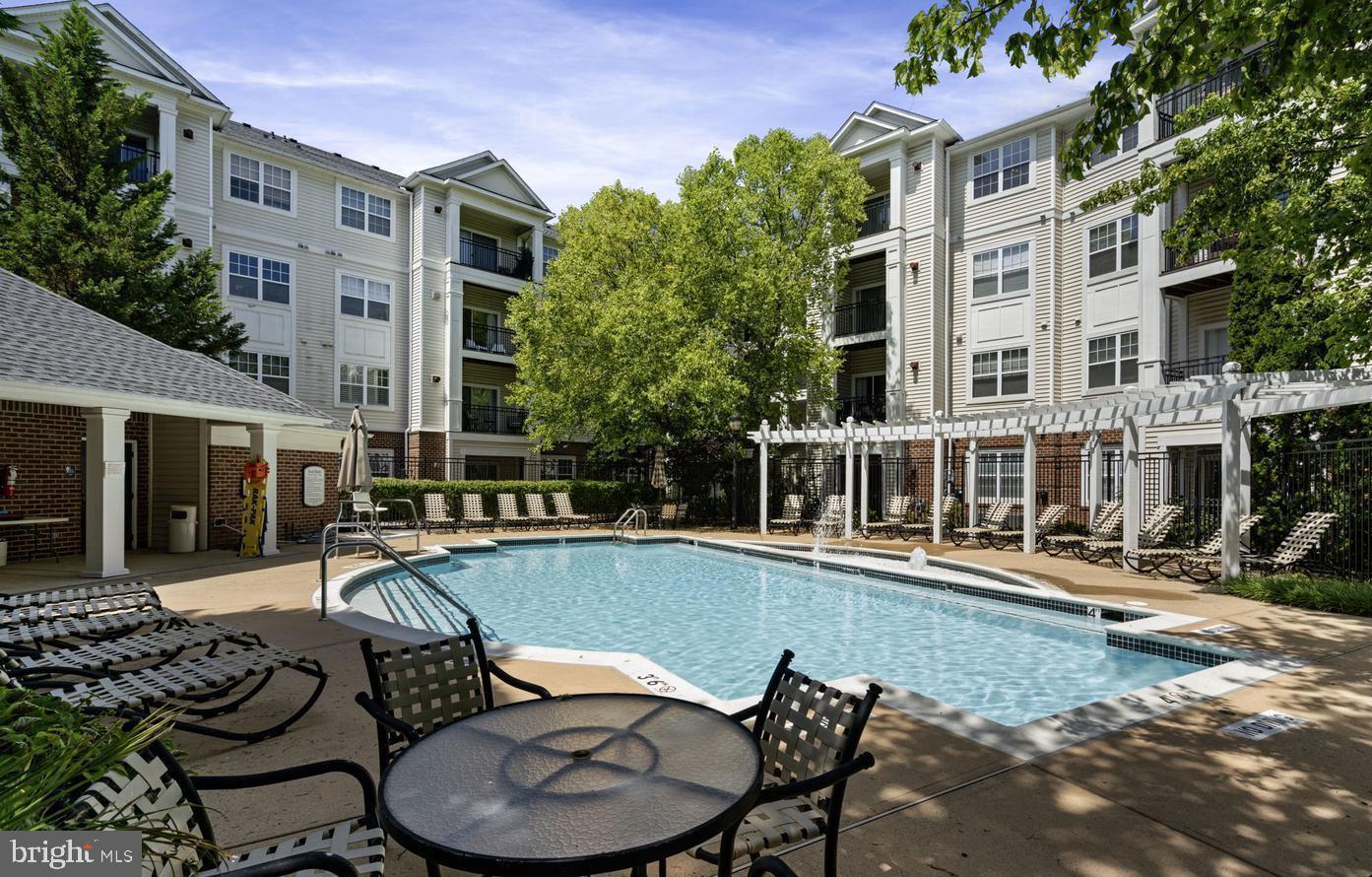 12949 CENTRE PARK CIR #302, HERNDON, Virginia 20171, 1 Bedroom Bedrooms, ,1 BathroomBathrooms,Residential,For sale,12949 CENTRE PARK CIR #302,VAFX2240396 MLS # VAFX2240396