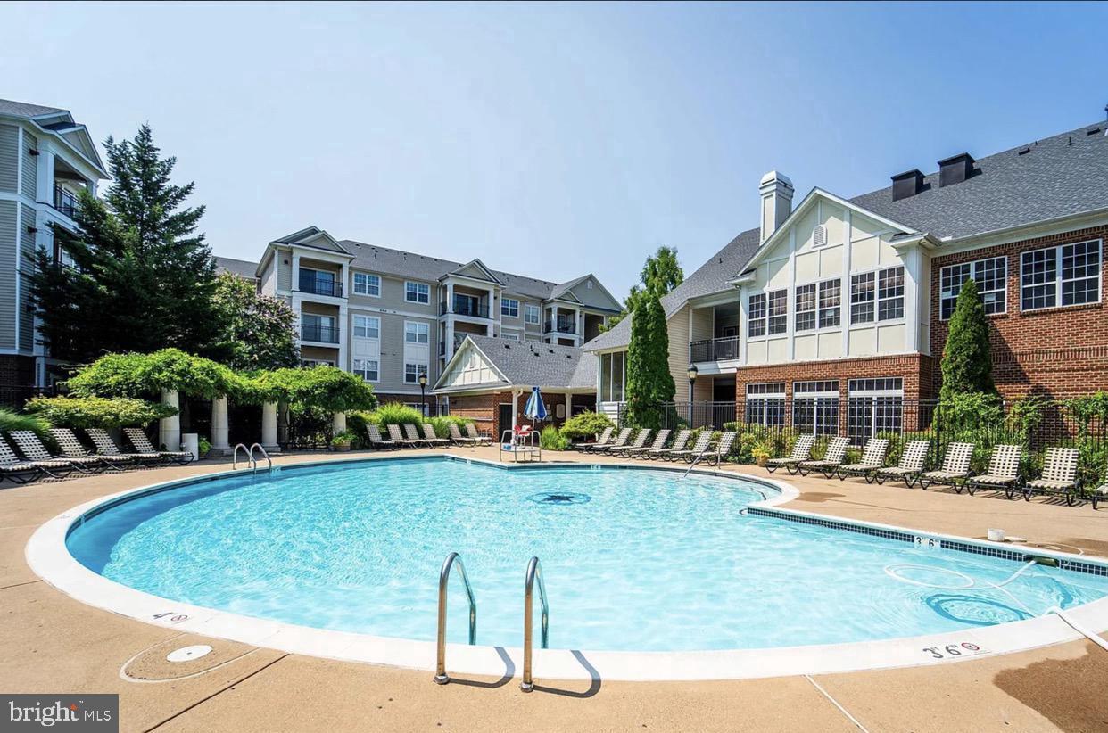 12949 CENTRE PARK CIR #302, HERNDON, Virginia 20171, 1 Bedroom Bedrooms, ,1 BathroomBathrooms,Residential,For sale,12949 CENTRE PARK CIR #302,VAFX2240396 MLS # VAFX2240396