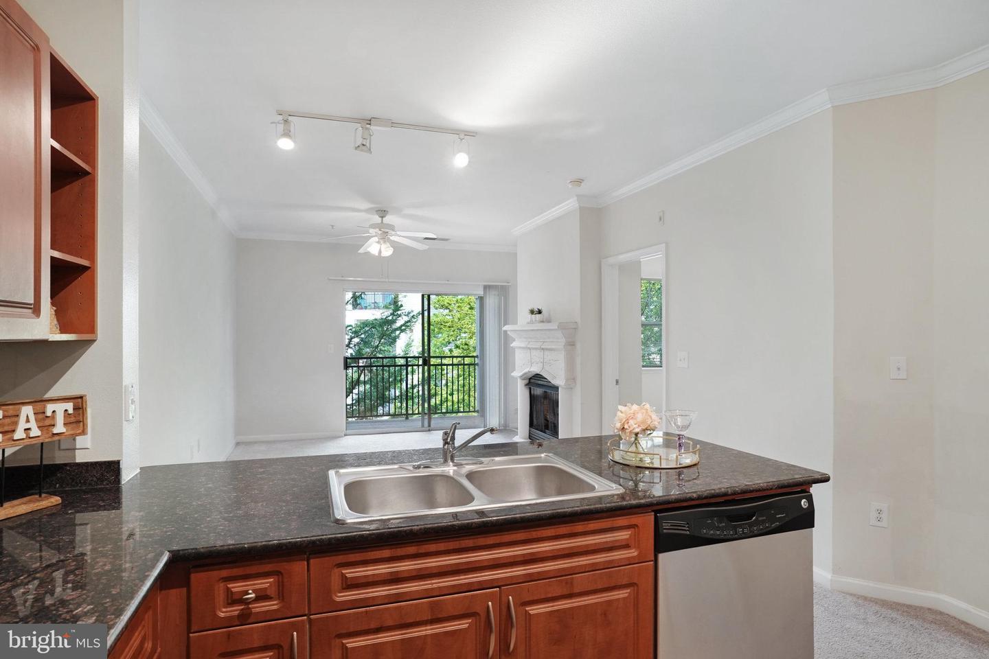 12949 CENTRE PARK CIR #302, HERNDON, Virginia 20171, 1 Bedroom Bedrooms, ,1 BathroomBathrooms,Residential,For sale,12949 CENTRE PARK CIR #302,VAFX2240396 MLS # VAFX2240396