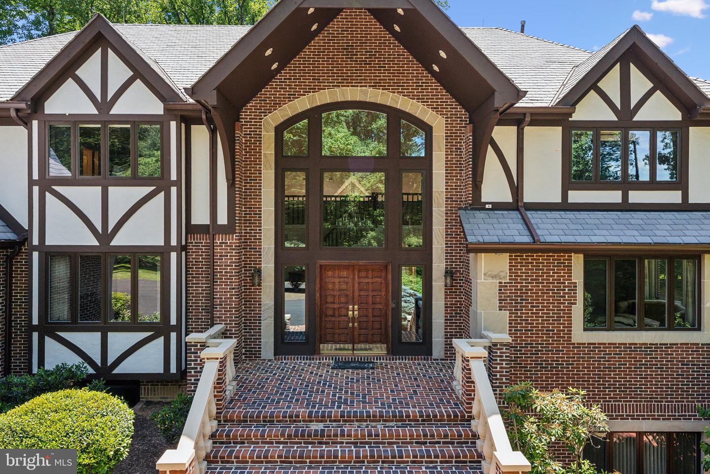6723 GEORGETOWN PIKE, MCLEAN, Virginia 22101, 5 Bedrooms Bedrooms, ,7 BathroomsBathrooms,Residential,For sale,6723 GEORGETOWN PIKE,VAFX2240398 MLS # VAFX2240398