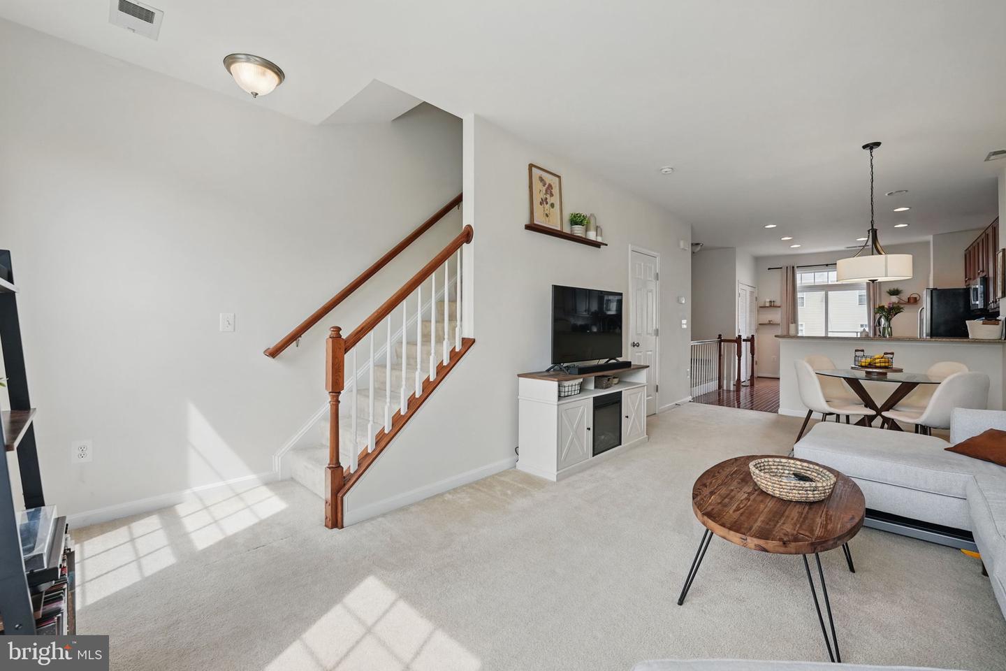 15616 JOHN DISKIN CIR, WOODBRIDGE, Virginia 22191, 3 Bedrooms Bedrooms, ,3 BathroomsBathrooms,Residential,For sale,15616 JOHN DISKIN CIR,VAPW2094562 MLS # VAPW2094562