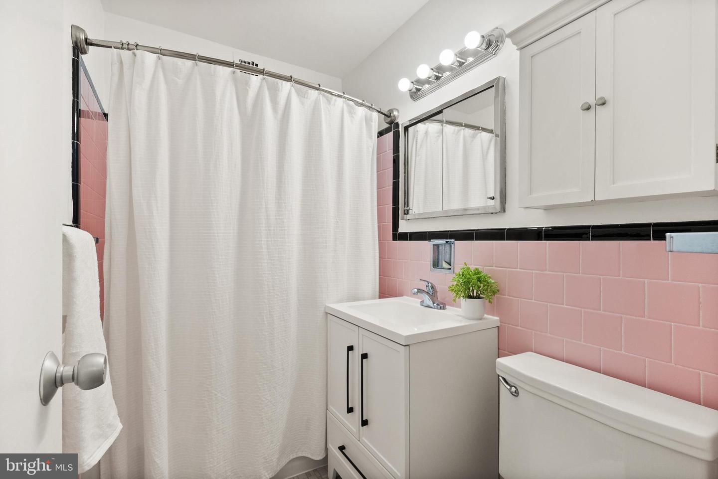 3000 SPOUT RUN PKWY #B606, ARLINGTON, Virginia 22201, 1 Bedroom Bedrooms, ,1 BathroomBathrooms,Residential,For sale,3000 SPOUT RUN PKWY #B606,VAAR2057448 MLS # VAAR2057448