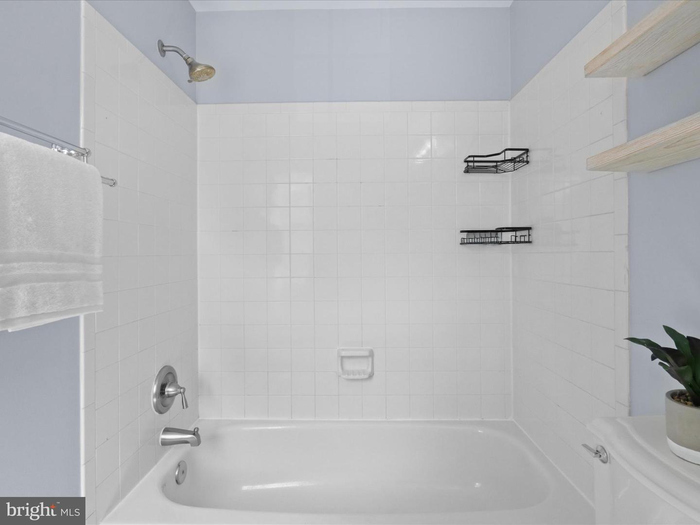 2934 EVERLEIGH WAY, FAIRFAX, Virginia 22031, 3 Bedrooms Bedrooms, 8 Rooms Rooms,3 BathroomsBathrooms,Residential,For sale,2934 EVERLEIGH WAY,VAFX2241510 MLS # VAFX2241510
