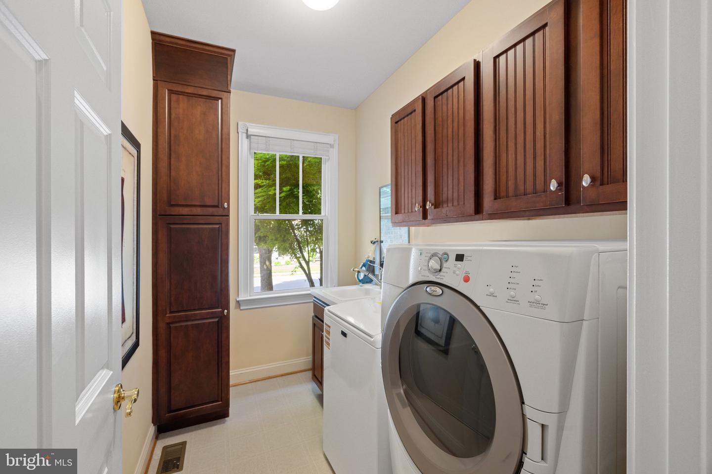 9410 OLD RESERVE WAY, FAIRFAX, Virginia 22031, 6 Bedrooms Bedrooms, ,4 BathroomsBathrooms,Residential,For sale,9410 OLD RESERVE WAY,VAFC2006328 MLS # VAFC2006328