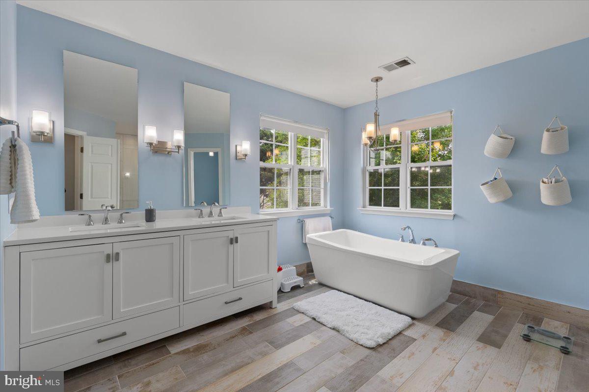 12561 GARRY GLEN DR, BRISTOW, Virginia 20136, 5 Bedrooms Bedrooms, ,3 BathroomsBathrooms,Residential,For sale,12561 GARRY GLEN DR,VAPW2095064 MLS # VAPW2095064