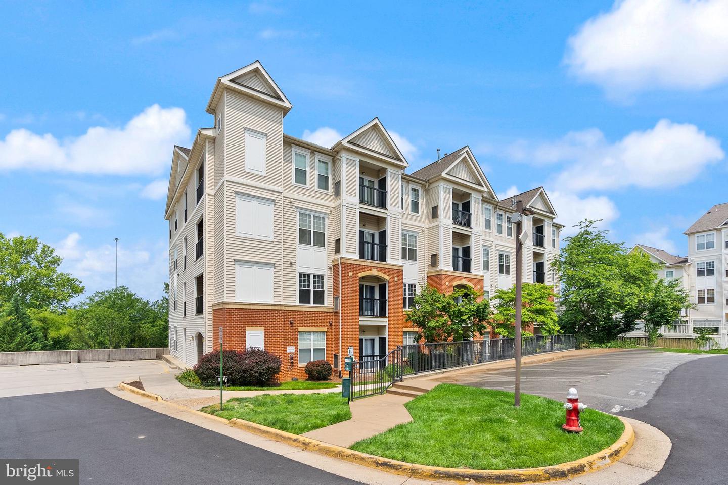 11320 ARISTOTLE DR #4-305, FAIRFAX, Virginia 22030, 2 Bedrooms Bedrooms, ,2 BathroomsBathrooms,Residential,For sale,11320 ARISTOTLE DR #4-305,VAFX2242110 MLS # VAFX2242110