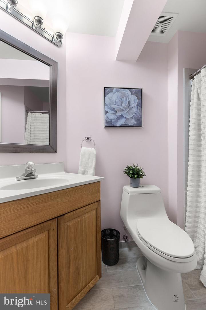 6582 SKYLEMAR TRL, CENTREVILLE, Virginia 20121, 2 Bedrooms Bedrooms, ,2 BathroomsBathrooms,Residential,For sale,6582 SKYLEMAR TRL,VAFX2242126 MLS # VAFX2242126