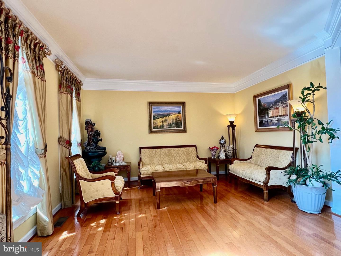 4718 VILLAGE DR, FAIRFAX, Virginia 22030, 5 Bedrooms Bedrooms, ,4 BathroomsBathrooms,Residential,For sale,4718 VILLAGE DR,VAFX2242300 MLS # VAFX2242300