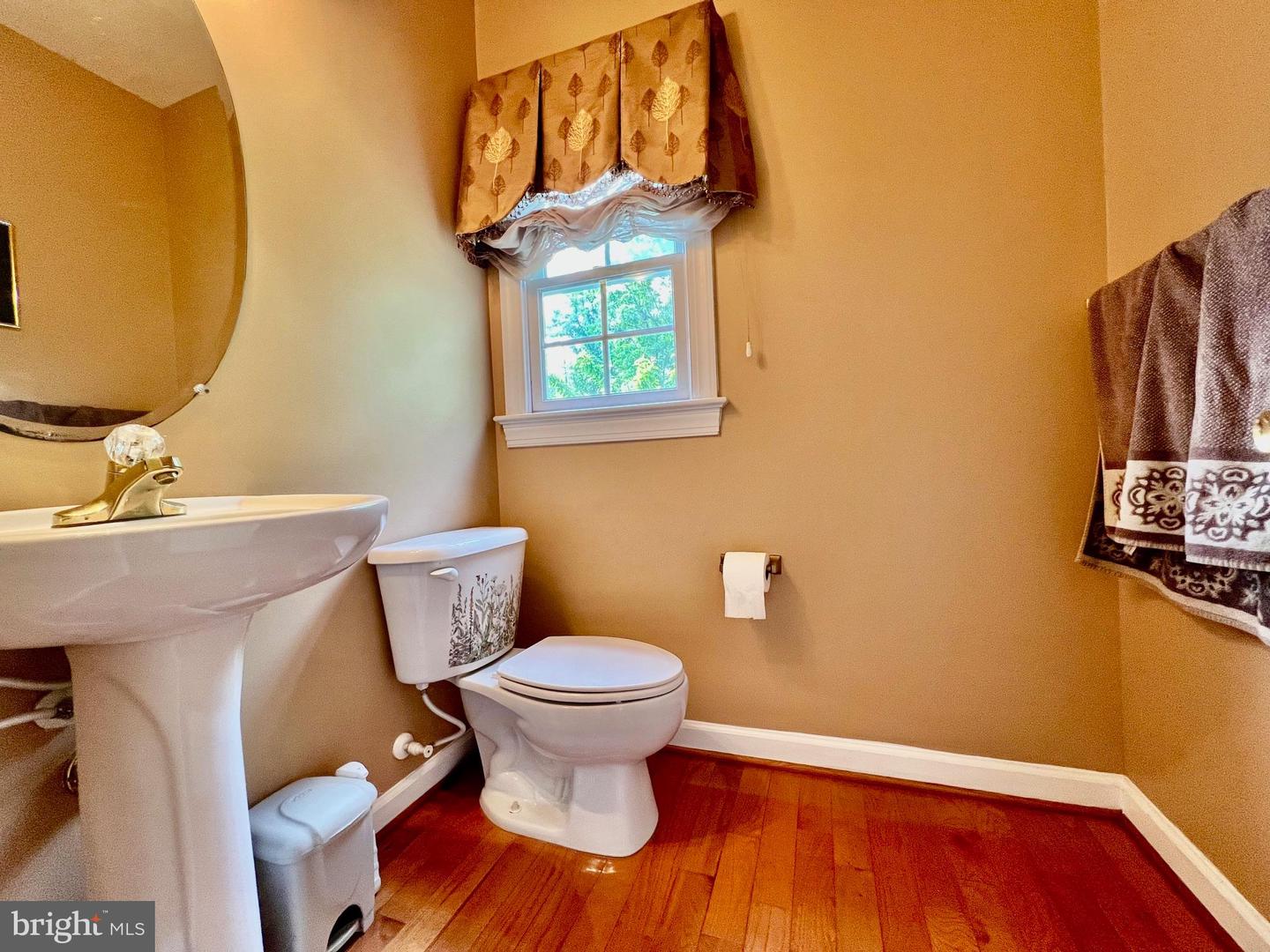 4718 VILLAGE DR, FAIRFAX, Virginia 22030, 5 Bedrooms Bedrooms, ,4 BathroomsBathrooms,Residential,For sale,4718 VILLAGE DR,VAFX2242300 MLS # VAFX2242300