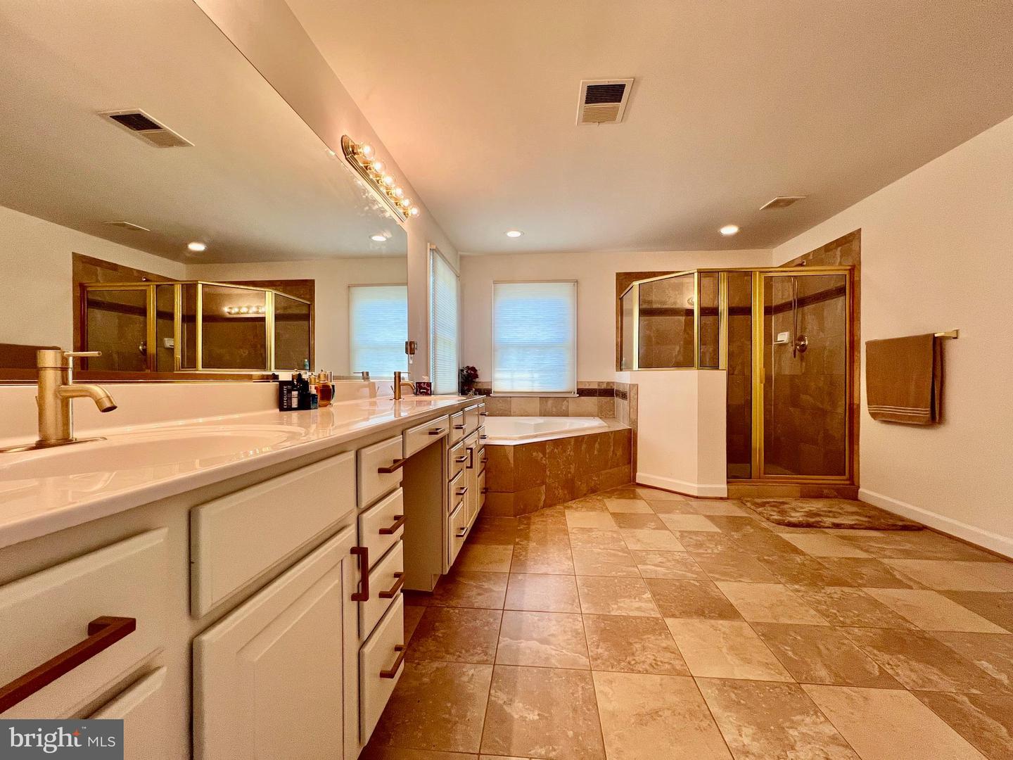 4718 VILLAGE DR, FAIRFAX, Virginia 22030, 5 Bedrooms Bedrooms, ,4 BathroomsBathrooms,Residential,For sale,4718 VILLAGE DR,VAFX2242300 MLS # VAFX2242300