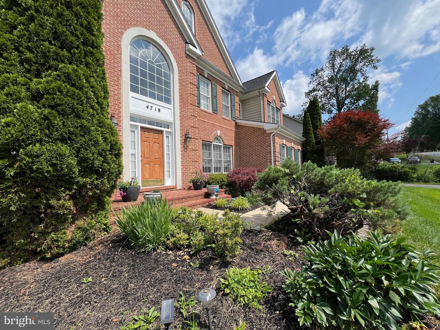 4718 VILLAGE DR, FAIRFAX, Virginia 22030, 5 Bedrooms Bedrooms, ,4 BathroomsBathrooms,Residential,For sale,4718 VILLAGE DR,VAFX2242300 MLS # VAFX2242300