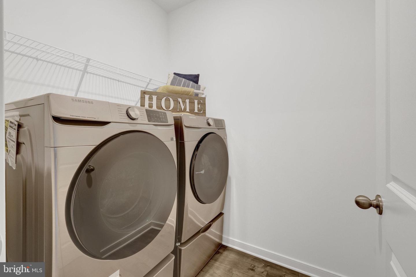 20941 BLUEBIRD SQ, STERLING, Virginia 20165, 3 Bedrooms Bedrooms, ,2 BathroomsBathrooms,Residential,For sale,20941 BLUEBIRD SQ,VALO2097186 MLS # VALO2097186