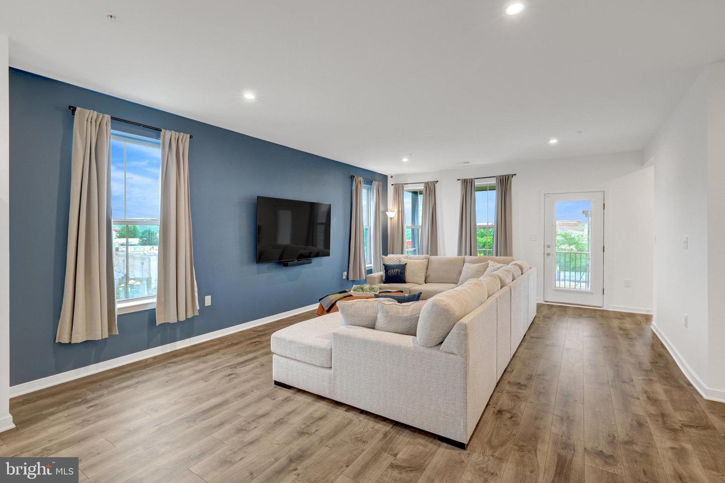 20941 BLUEBIRD SQ, STERLING, Virginia 20165, 3 Bedrooms Bedrooms, ,2 BathroomsBathrooms,Residential,For sale,20941 BLUEBIRD SQ,VALO2097186 MLS # VALO2097186