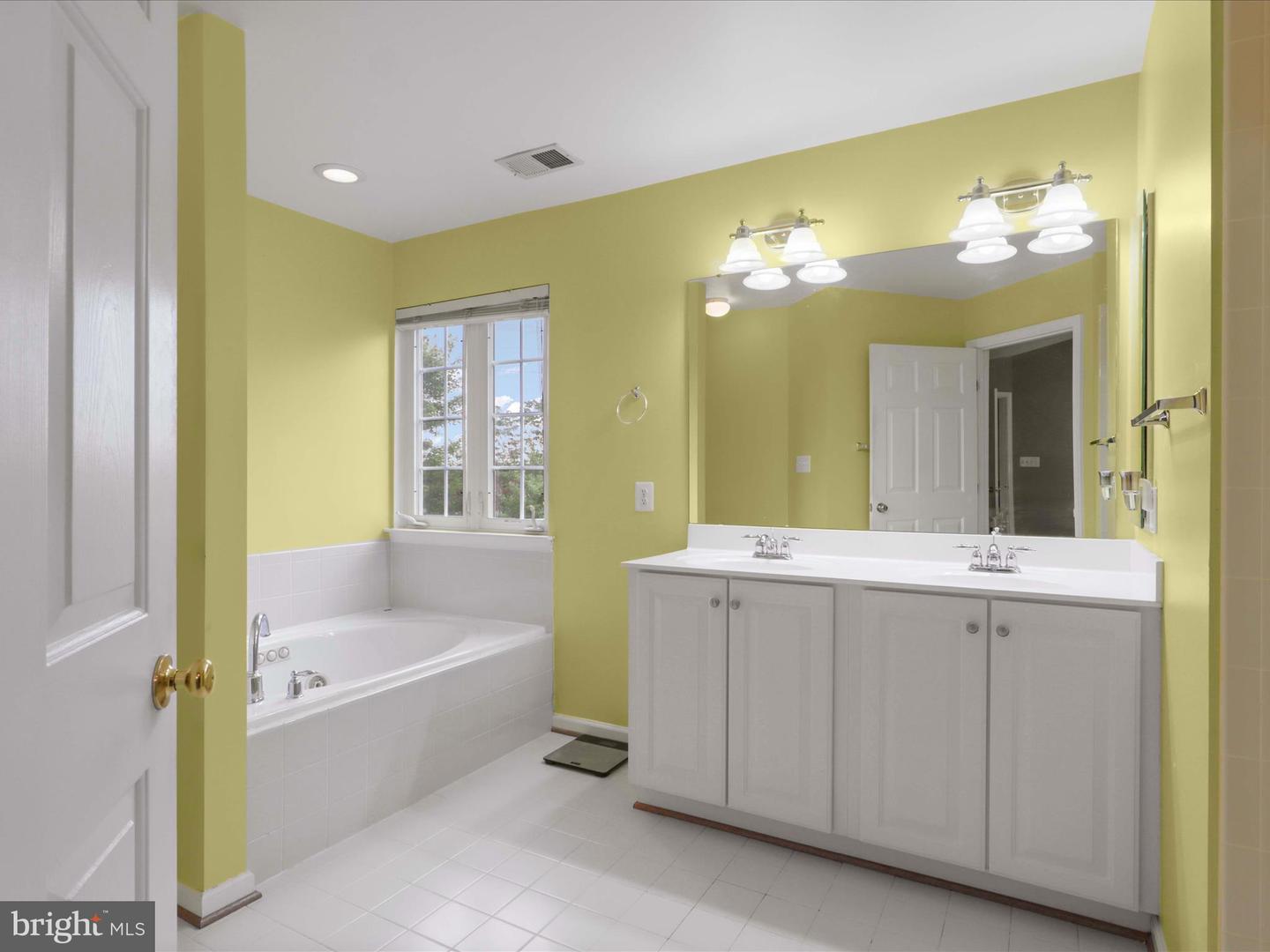 9499 BALLAGAN CT, BRISTOW, Virginia 20136, 4 Bedrooms Bedrooms, ,3 BathroomsBathrooms,Residential,For sale,9499 BALLAGAN CT,VAPW2095180 MLS # VAPW2095180