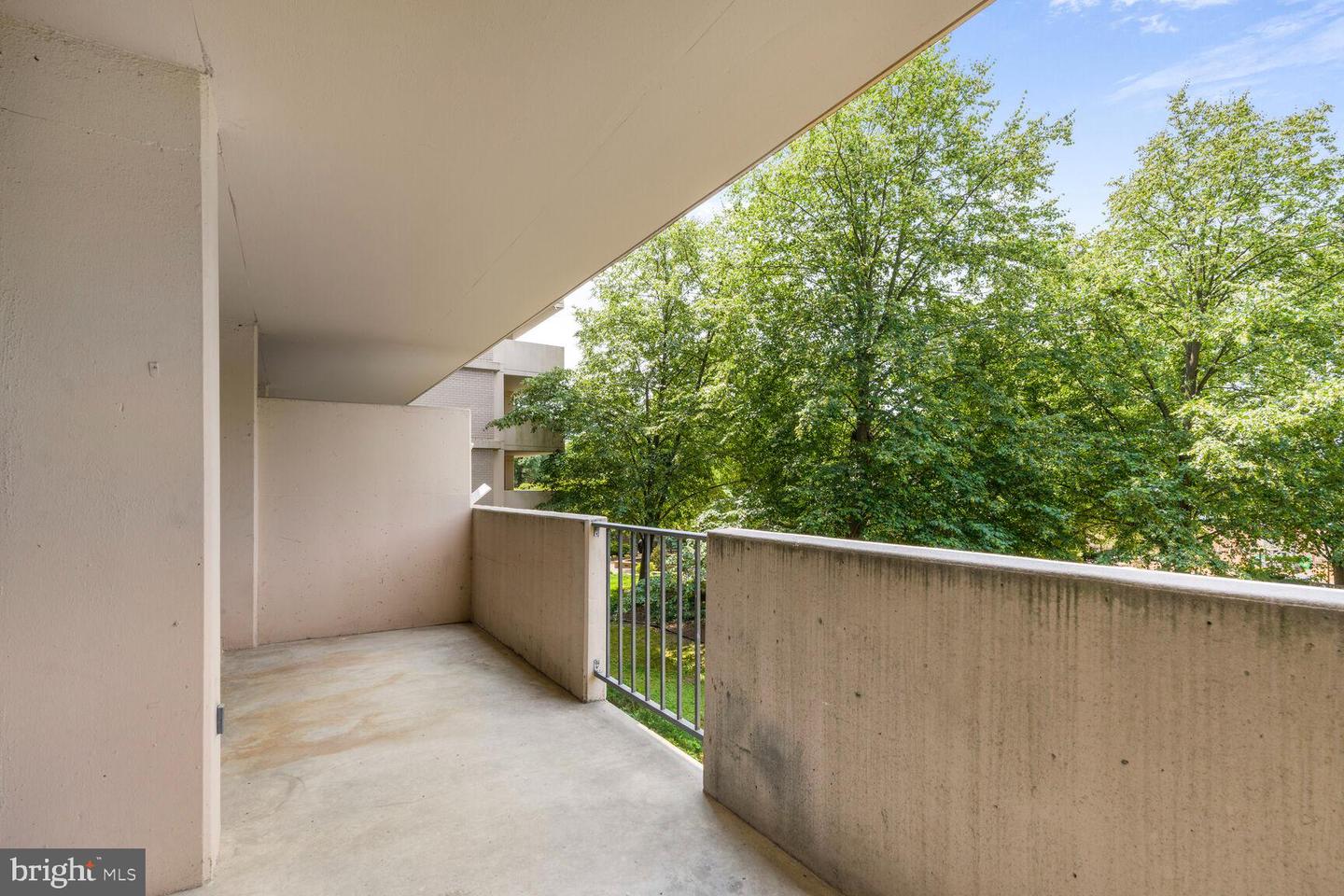 4141 N HENDERSON RD #213, ARLINGTON, Virginia 22203, 1 Bedroom Bedrooms, ,1 BathroomBathrooms,Residential,For sale,4141 N HENDERSON RD #213,VAAR2057868 MLS # VAAR2057868