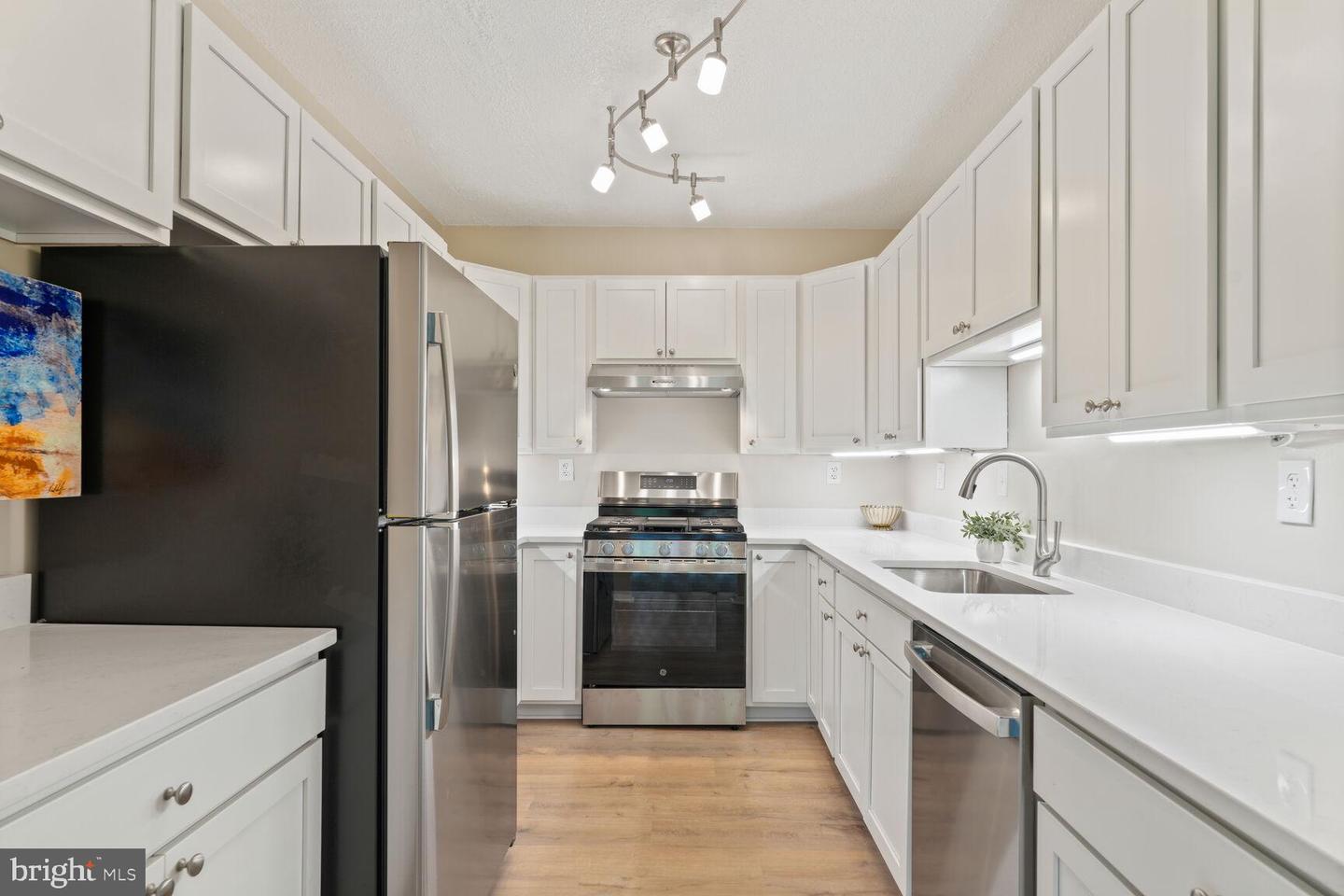 4141 N HENDERSON RD #213, ARLINGTON, Virginia 22203, 1 Bedroom Bedrooms, ,1 BathroomBathrooms,Residential,For sale,4141 N HENDERSON RD #213,VAAR2057868 MLS # VAAR2057868