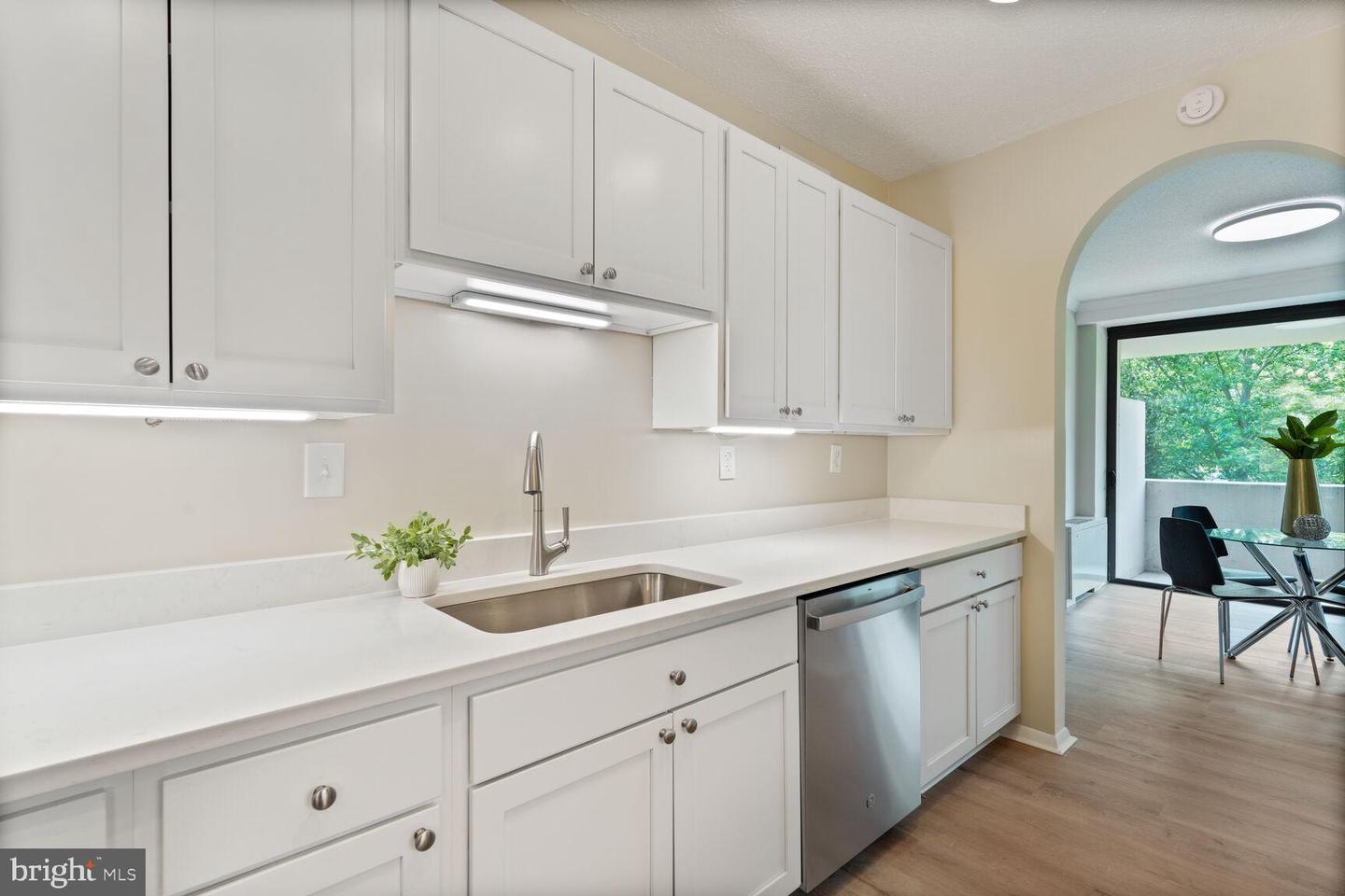 4141 N HENDERSON RD #213, ARLINGTON, Virginia 22203, 1 Bedroom Bedrooms, ,1 BathroomBathrooms,Residential,For sale,4141 N HENDERSON RD #213,VAAR2057868 MLS # VAAR2057868