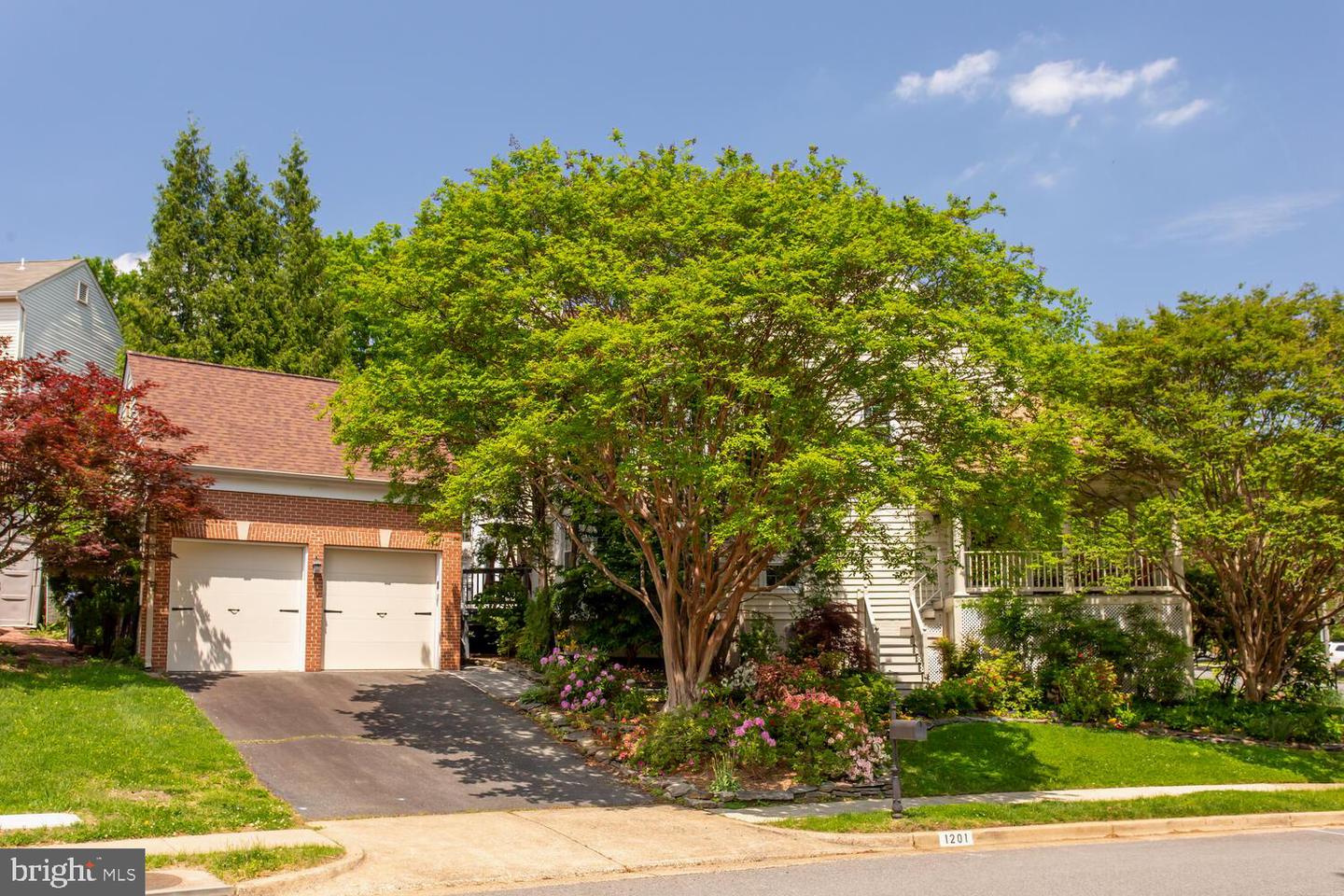 1201 DARTMOUTH RD, ALEXANDRIA, Virginia 22314, 4 Bedrooms Bedrooms, 13 Rooms Rooms,3 BathroomsBathrooms,Residential,For sale,1201 DARTMOUTH RD,VAAX2045650 MLS # VAAX2045650