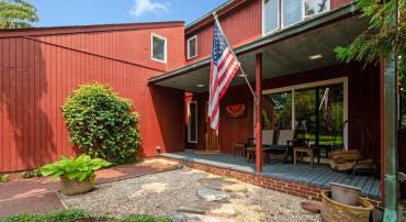 311 CHESTNUT ST, FALLS CHURCH, Virginia 22046, 3 Bedrooms Bedrooms, ,2 BathroomsBathrooms,Residential,For sale,311 CHESTNUT ST,VAFA2003016 MLS # VAFA2003016