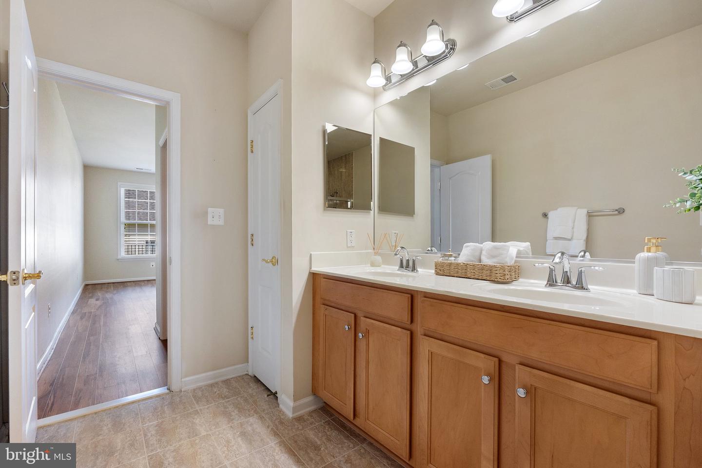 44372 SUNSET MAPLE DR, ASHBURN, Virginia 20147, 3 Bedrooms Bedrooms, ,2 BathroomsBathrooms,Residential,For sale,44372 SUNSET MAPLE DR,VALO2097602 MLS # VALO2097602