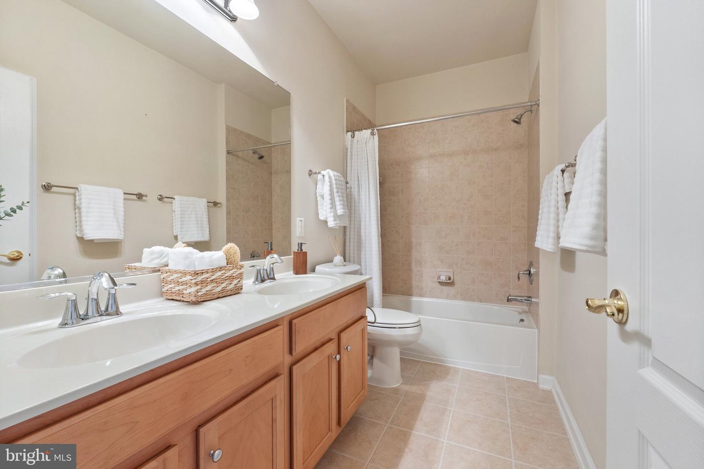 44372 SUNSET MAPLE DR, ASHBURN, Virginia 20147, 3 Bedrooms Bedrooms, ,2 BathroomsBathrooms,Residential,For sale,44372 SUNSET MAPLE DR,VALO2097602 MLS # VALO2097602