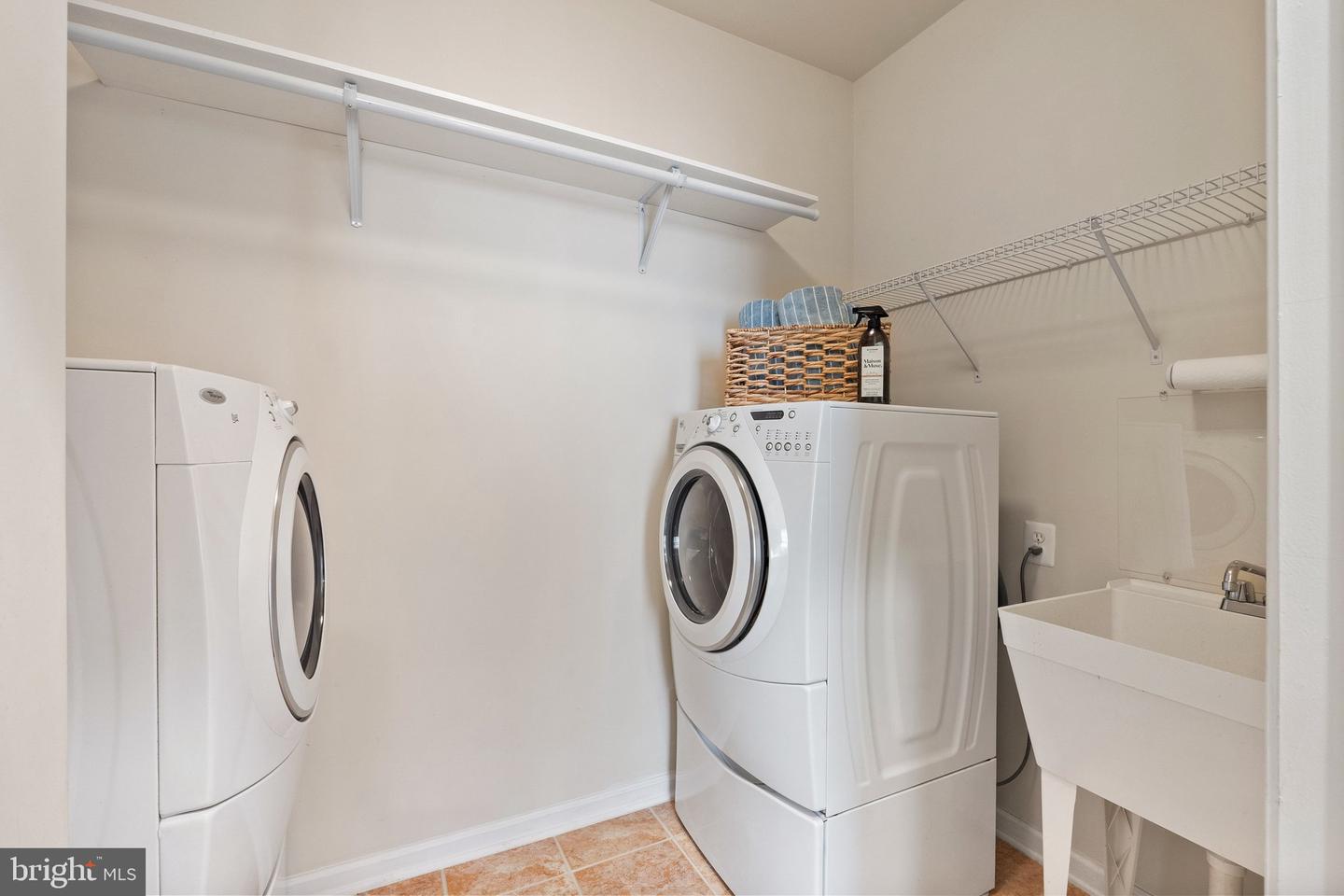 44372 SUNSET MAPLE DR, ASHBURN, Virginia 20147, 3 Bedrooms Bedrooms, ,2 BathroomsBathrooms,Residential,For sale,44372 SUNSET MAPLE DR,VALO2097602 MLS # VALO2097602