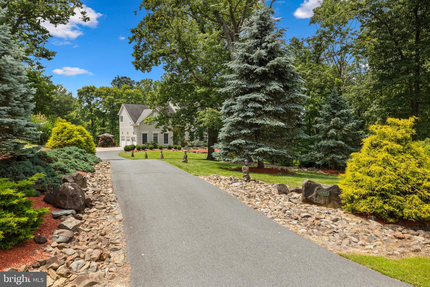 34905 GIDNEY CT, ROUND HILL, Virginia 20141, 6 Bedrooms Bedrooms, ,4 BathroomsBathrooms,Residential,For sale,34905 GIDNEY CT,VALO2097622 MLS # VALO2097622