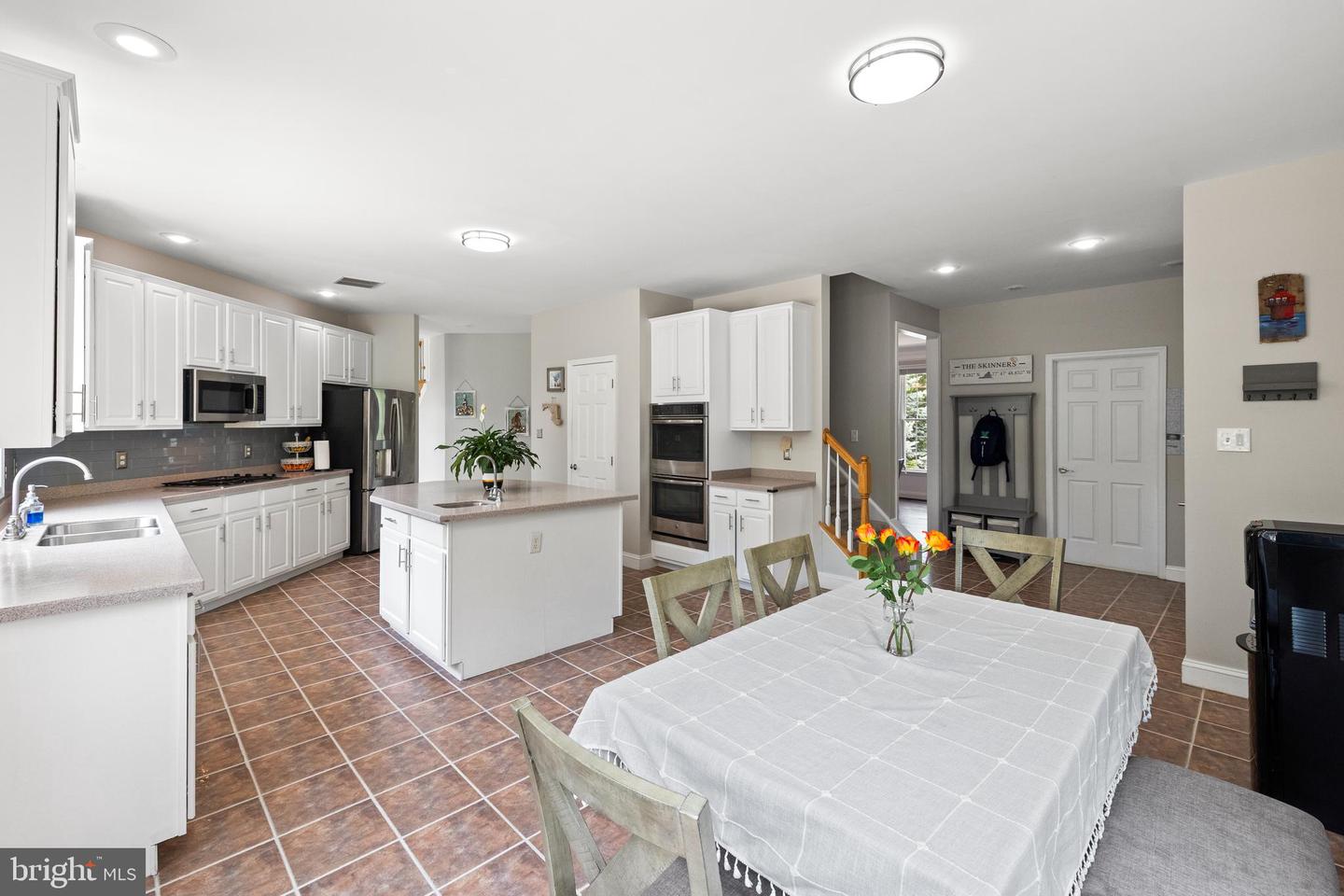 34905 GIDNEY CT, ROUND HILL, Virginia 20141, 6 Bedrooms Bedrooms, ,4 BathroomsBathrooms,Residential,For sale,34905 GIDNEY CT,VALO2097622 MLS # VALO2097622