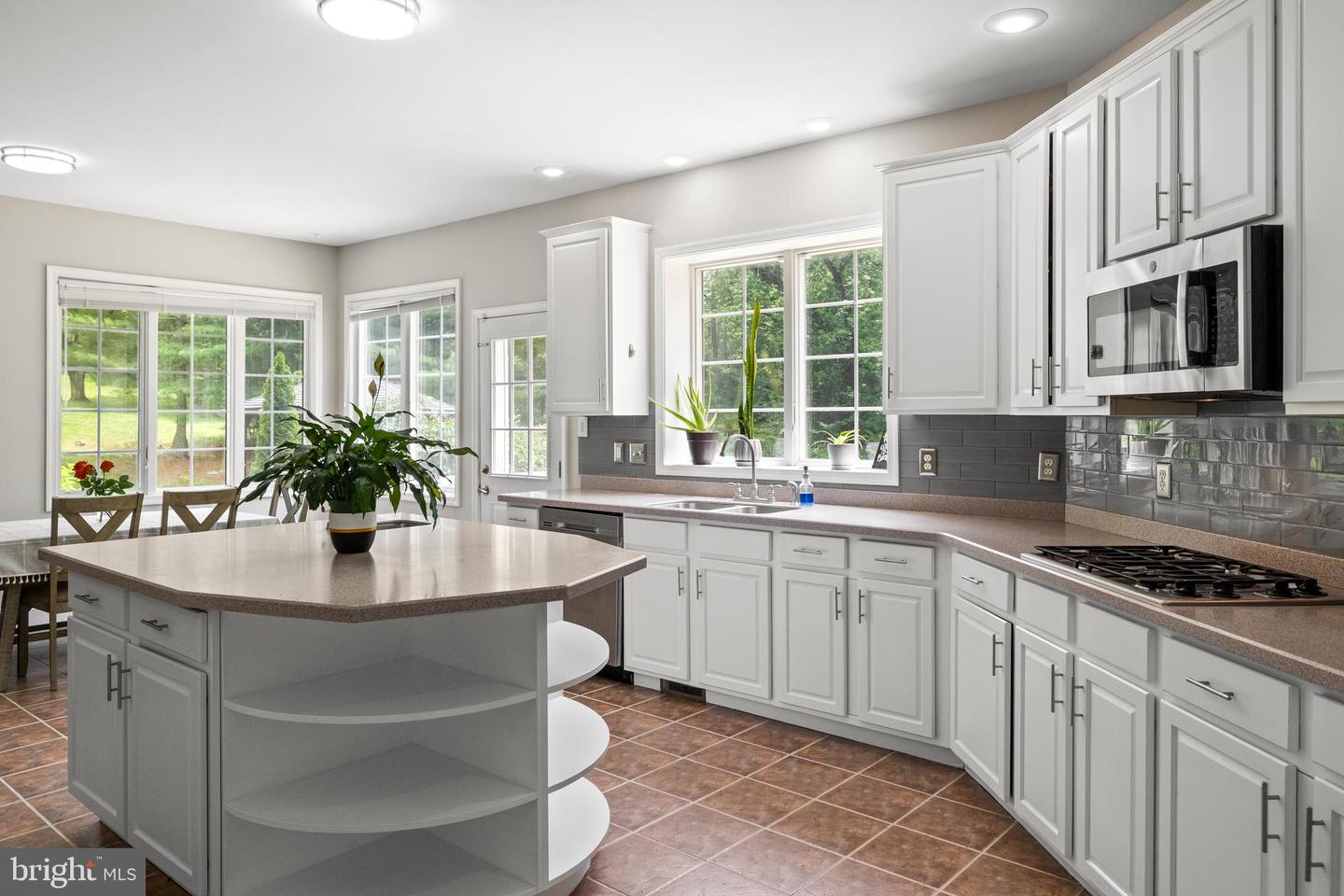 34905 GIDNEY CT, ROUND HILL, Virginia 20141, 6 Bedrooms Bedrooms, ,4 BathroomsBathrooms,Residential,For sale,34905 GIDNEY CT,VALO2097622 MLS # VALO2097622