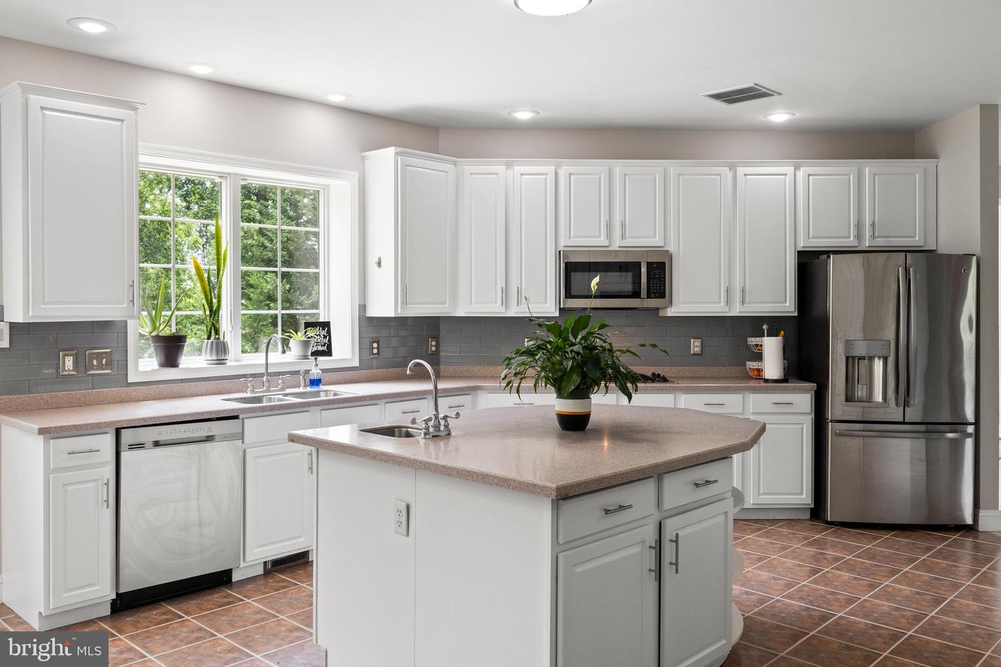 34905 GIDNEY CT, ROUND HILL, Virginia 20141, 6 Bedrooms Bedrooms, ,4 BathroomsBathrooms,Residential,For sale,34905 GIDNEY CT,VALO2097622 MLS # VALO2097622