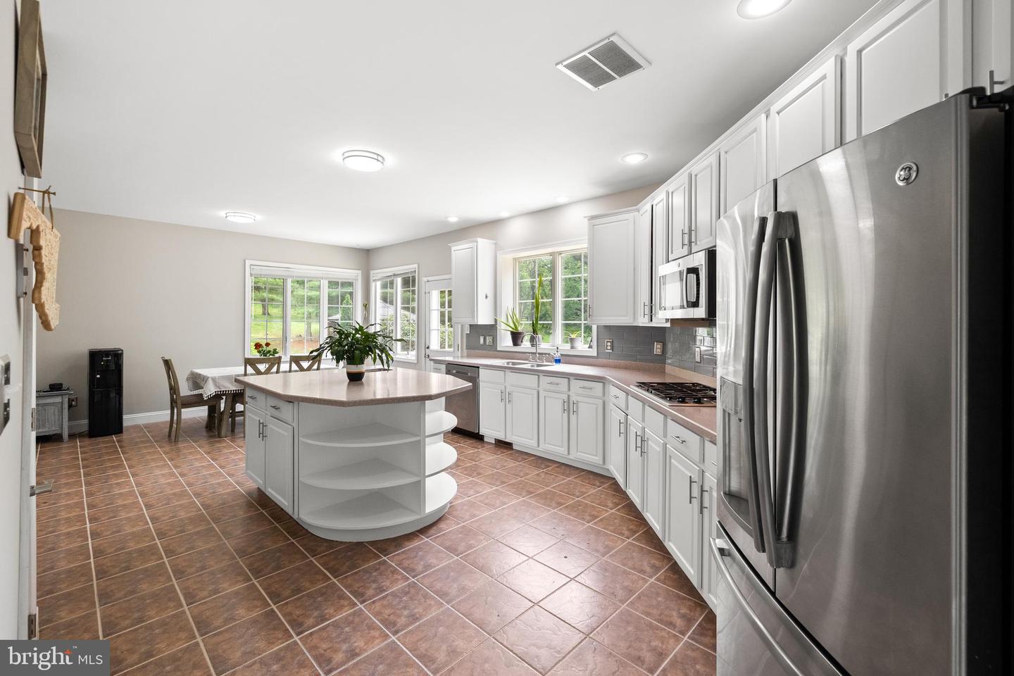 34905 GIDNEY CT, ROUND HILL, Virginia 20141, 6 Bedrooms Bedrooms, ,4 BathroomsBathrooms,Residential,For sale,34905 GIDNEY CT,VALO2097622 MLS # VALO2097622