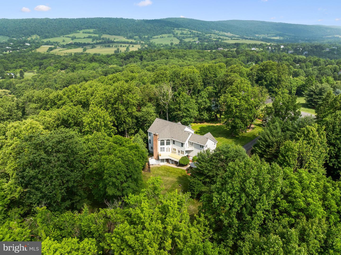 34905 GIDNEY CT, ROUND HILL, Virginia 20141, 6 Bedrooms Bedrooms, ,4 BathroomsBathrooms,Residential,For sale,34905 GIDNEY CT,VALO2097622 MLS # VALO2097622