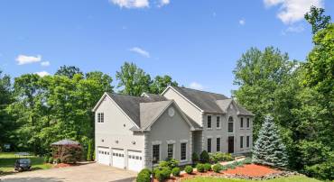 34905 GIDNEY CT, ROUND HILL, Virginia 20141, 6 Bedrooms Bedrooms, ,4 BathroomsBathrooms,Residential,For sale,34905 GIDNEY CT,VALO2097622 MLS # VALO2097622