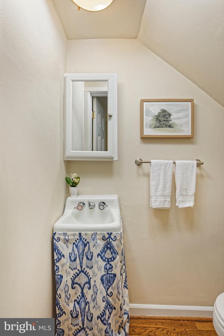 417 GIBBON ST, ALEXANDRIA, Virginia 22314, 2 Bedrooms Bedrooms, ,1 BathroomBathrooms,Residential,For sale,417 GIBBON ST,VAAX2045642 MLS # VAAX2045642