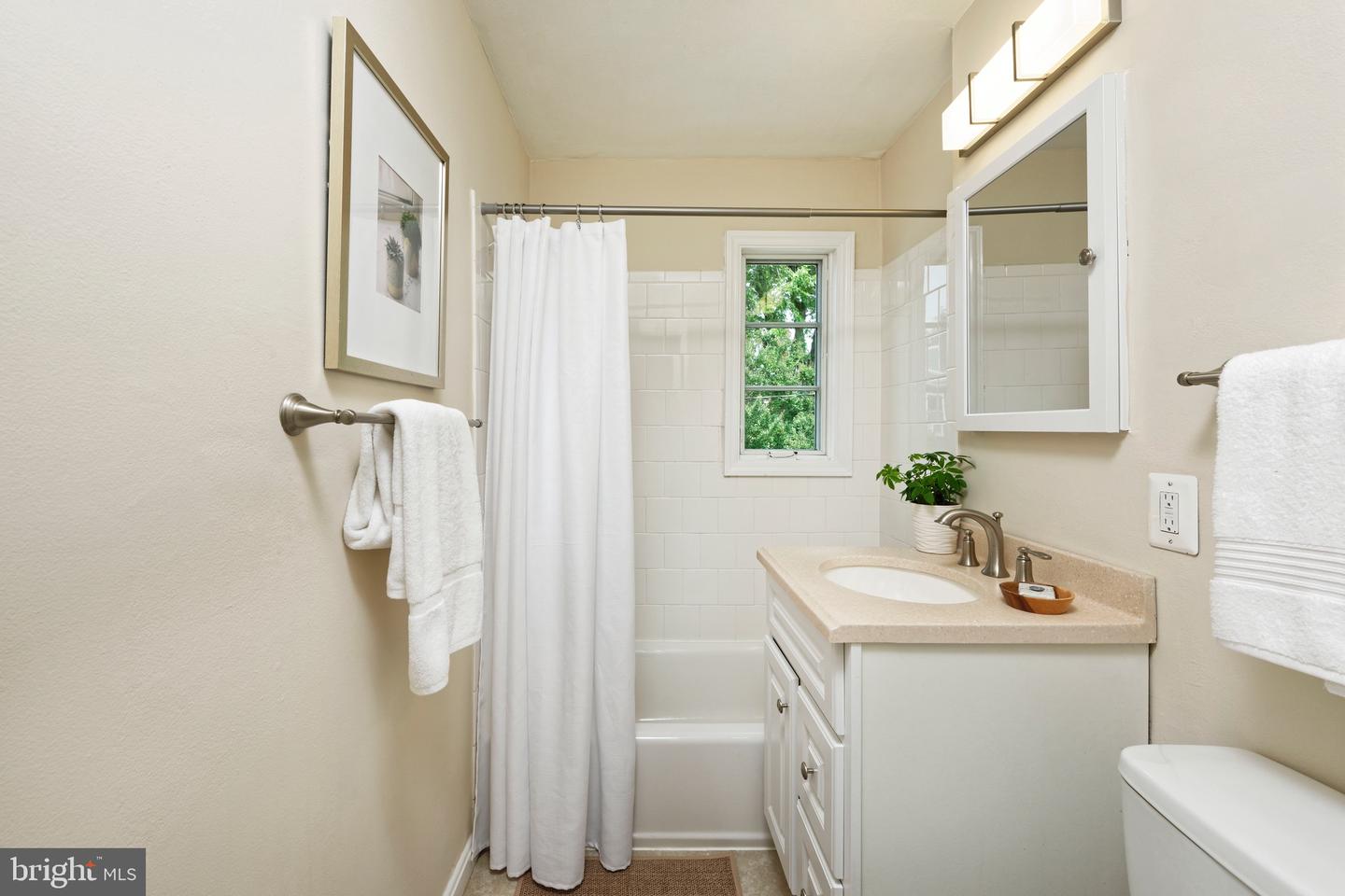 417 GIBBON ST, ALEXANDRIA, Virginia 22314, 2 Bedrooms Bedrooms, ,1 BathroomBathrooms,Residential,For sale,417 GIBBON ST,VAAX2045642 MLS # VAAX2045642