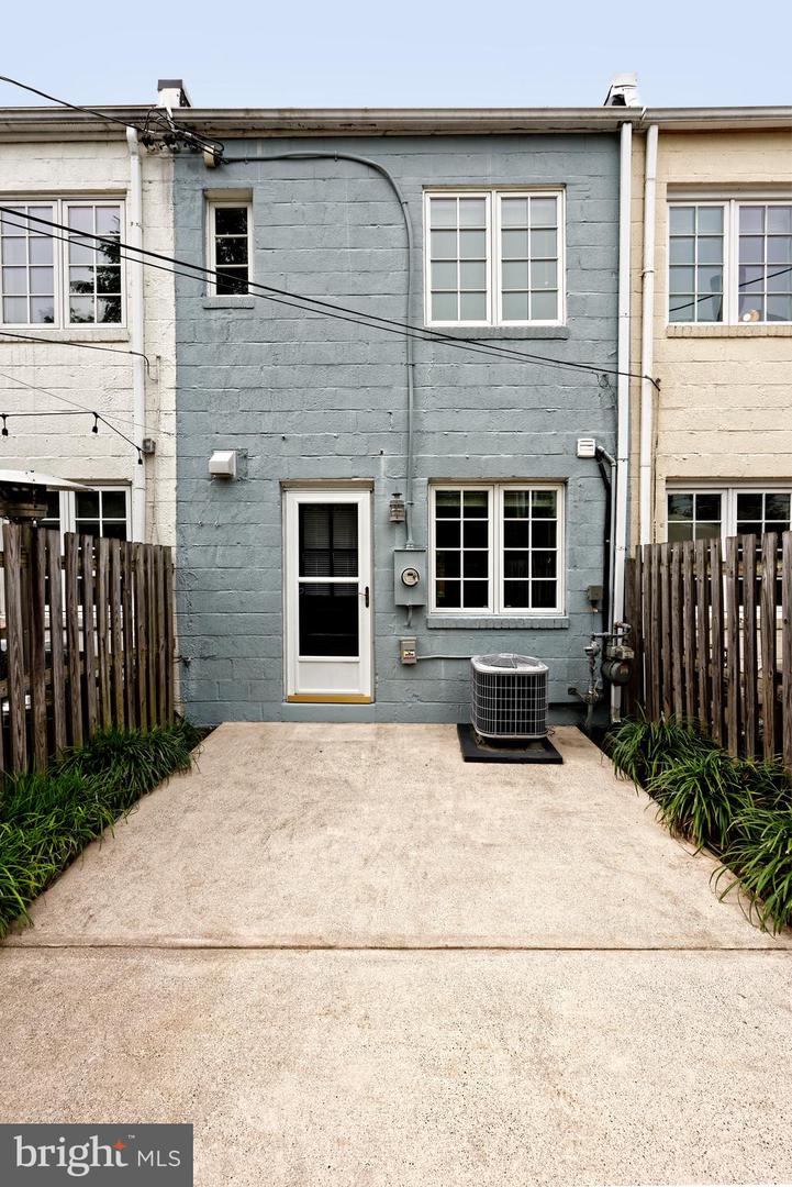 417 GIBBON ST, ALEXANDRIA, Virginia 22314, 2 Bedrooms Bedrooms, ,1 BathroomBathrooms,Residential,For sale,417 GIBBON ST,VAAX2045642 MLS # VAAX2045642