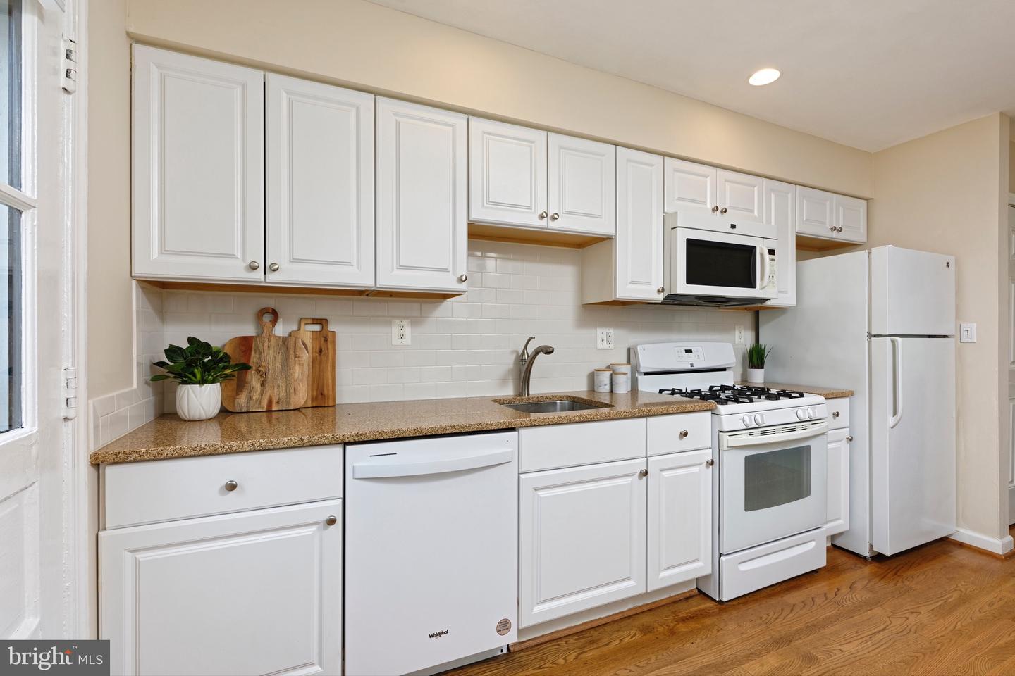 417 GIBBON ST, ALEXANDRIA, Virginia 22314, 2 Bedrooms Bedrooms, ,1 BathroomBathrooms,Residential,For sale,417 GIBBON ST,VAAX2045642 MLS # VAAX2045642
