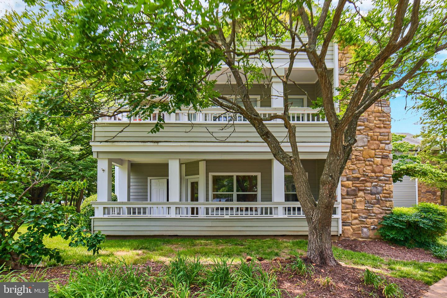 13060 AUTUMN WOODS WAY #101, FAIRFAX, Virginia 22033, 2 Bedrooms Bedrooms, ,2 BathroomsBathrooms,Residential,For sale,13060 AUTUMN WOODS WAY #101,VAFX2242934 MLS # VAFX2242934