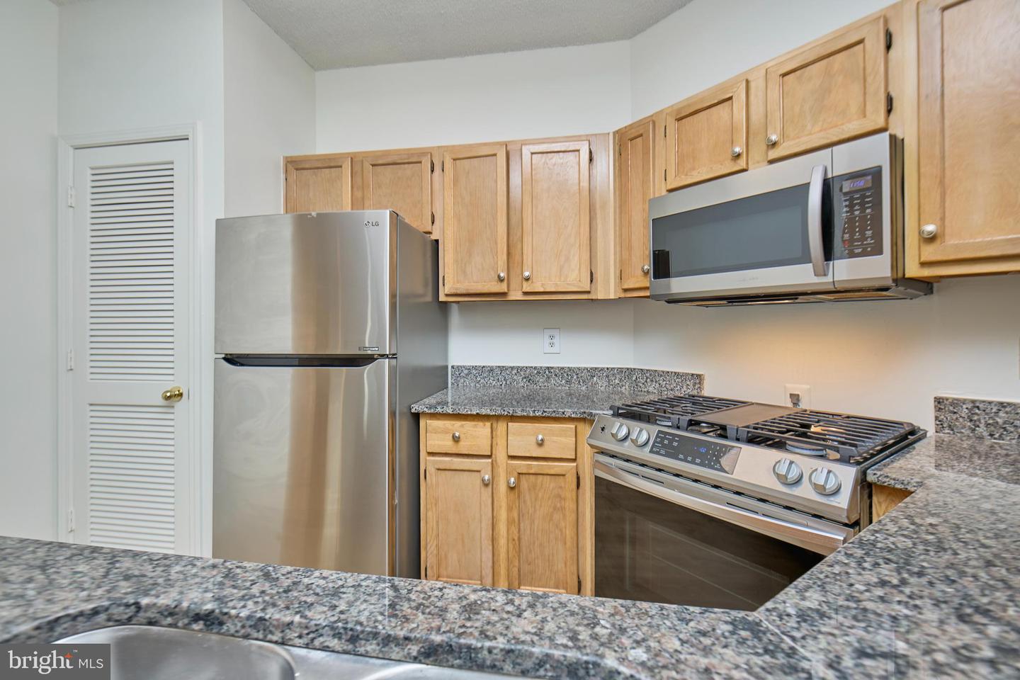 13060 AUTUMN WOODS WAY #101, FAIRFAX, Virginia 22033, 2 Bedrooms Bedrooms, ,2 BathroomsBathrooms,Residential,For sale,13060 AUTUMN WOODS WAY #101,VAFX2242934 MLS # VAFX2242934