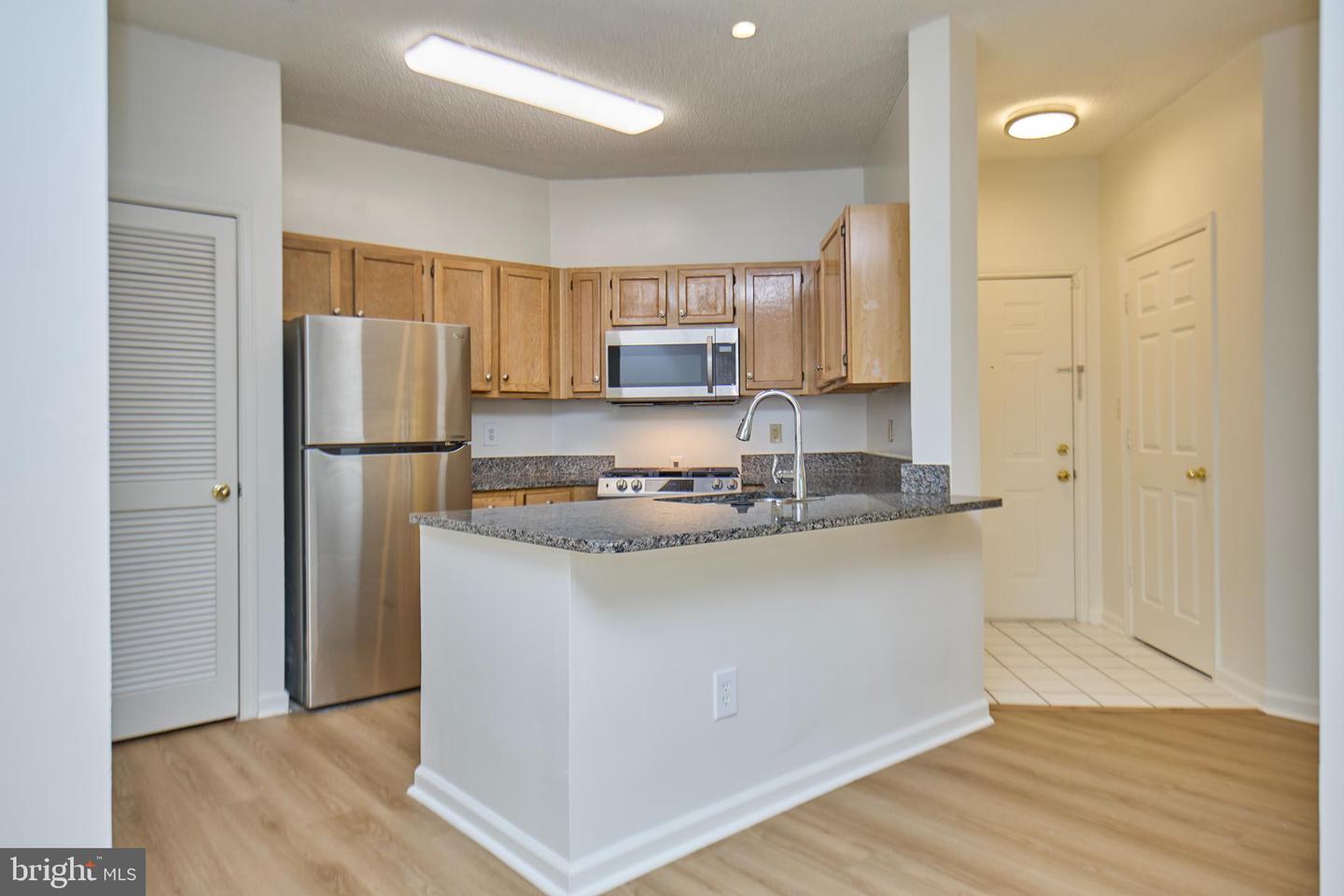 13060 AUTUMN WOODS WAY #101, FAIRFAX, Virginia 22033, 2 Bedrooms Bedrooms, ,2 BathroomsBathrooms,Residential,For sale,13060 AUTUMN WOODS WAY #101,VAFX2242934 MLS # VAFX2242934